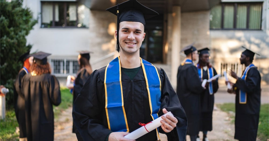 can anyone wear a graduation stole